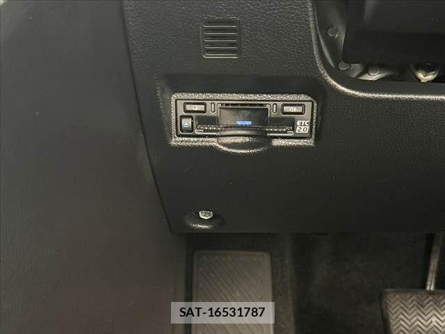 Toyota VOXY HYBRID 2022-04 7458792-23