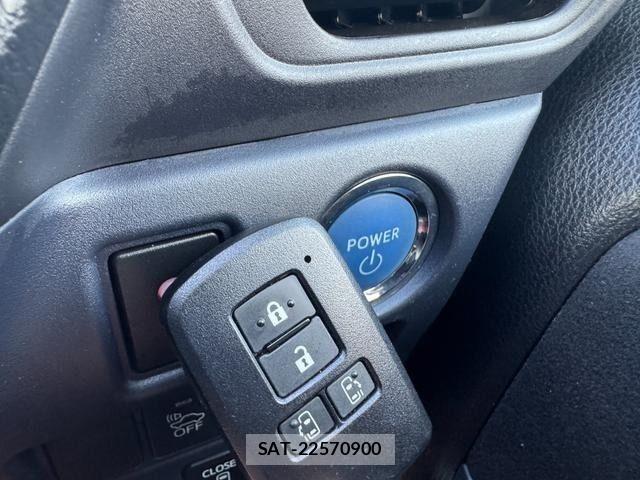 Toyota VOXY HYBRID 2015-08 7458804-17