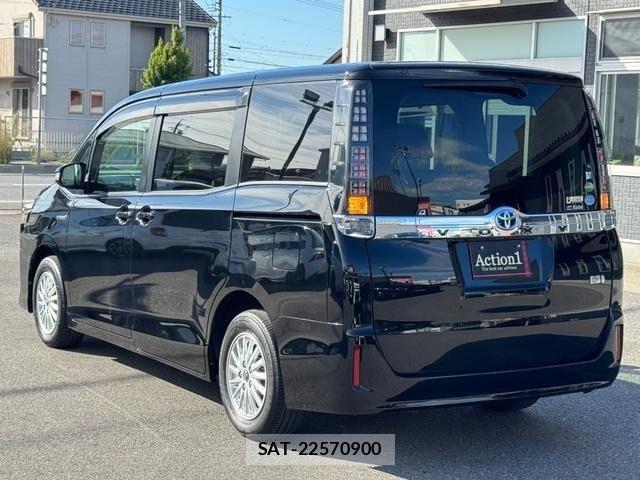 Toyota VOXY HYBRID 2015-08 7458804-3