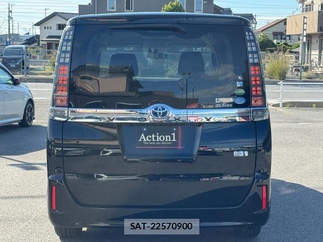 Toyota VOXY HYBRID 2015-08 7458804-4