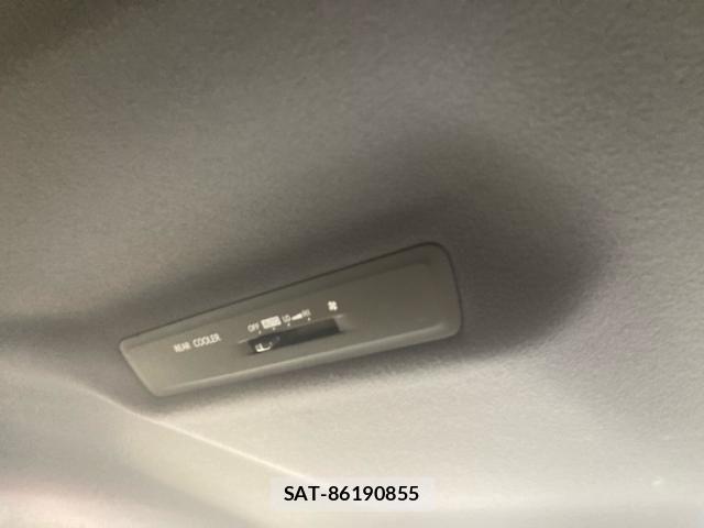 Toyota VOXY HYBRID 2017-07 7458799-12