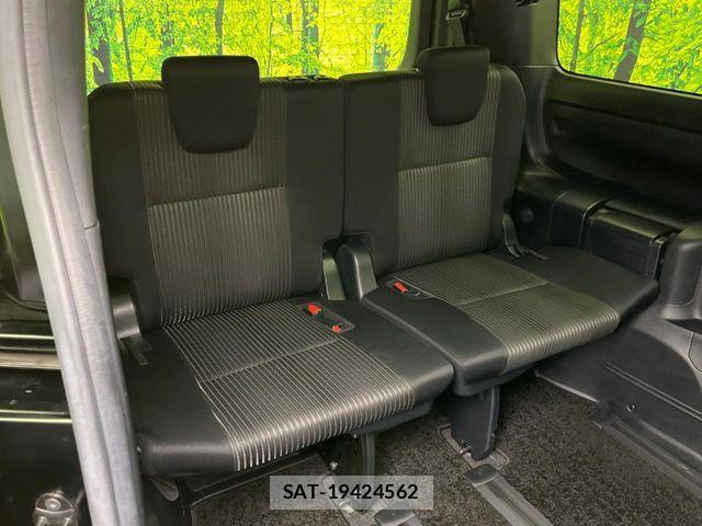 Toyota VOXY HYBRID 2018-01 7458795-9