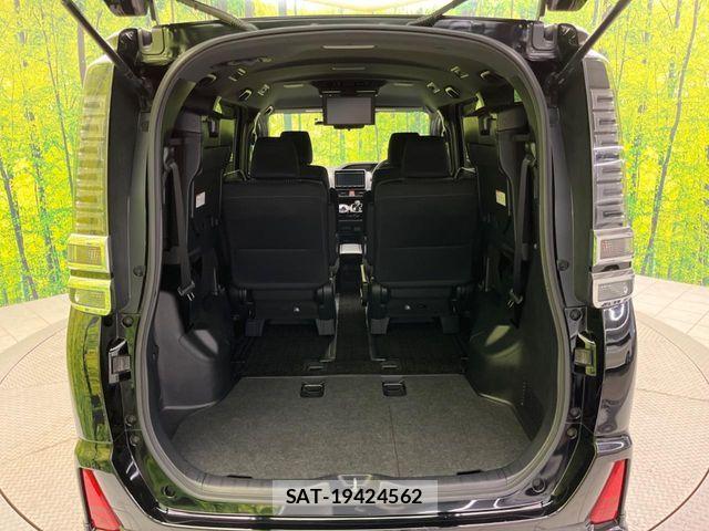 Toyota VOXY HYBRID 2018-01 7458795-10