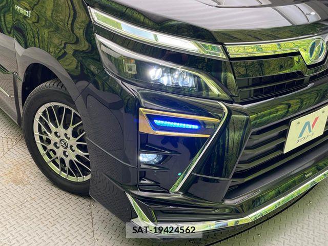 Toyota VOXY HYBRID 2018-01 7458795-12