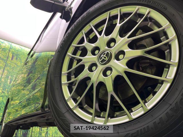 Toyota VOXY HYBRID 2018-01 7458795-13