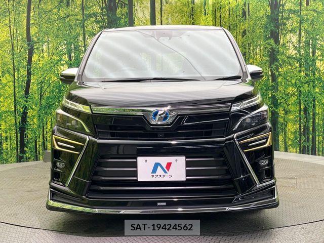 Toyota VOXY HYBRID 2018-01 7458795-14