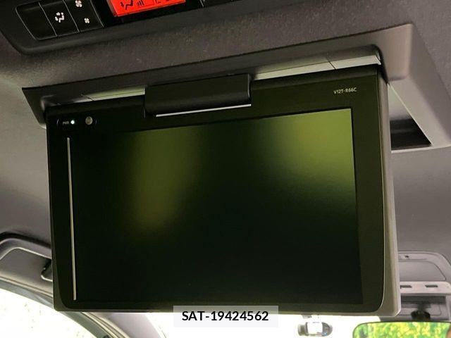 Toyota VOXY HYBRID 2018-01 7458795-3