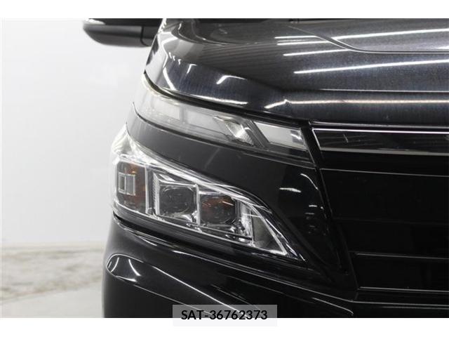 Toyota VOXY HYBRID 2017-09 7458811-11