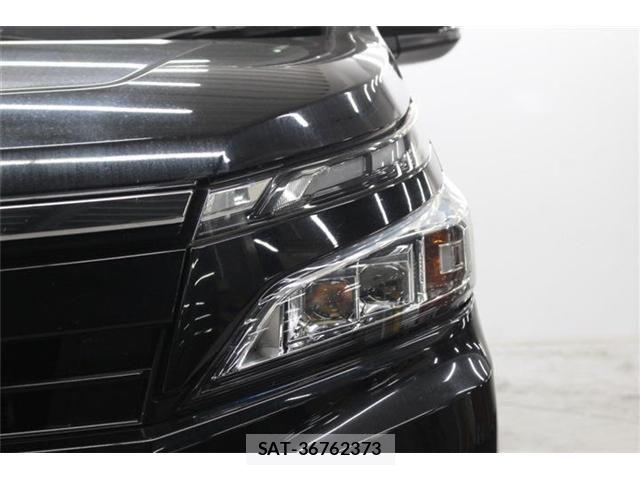 Toyota VOXY HYBRID 2017-09 7458811-14