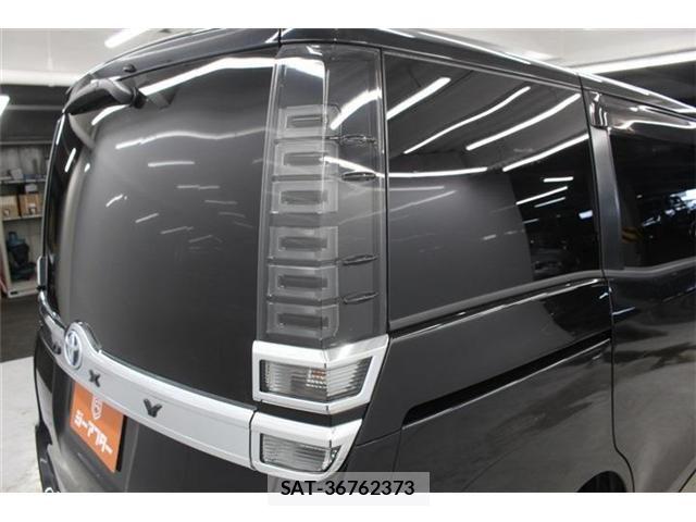 Toyota VOXY HYBRID 2017-09 7458811-18