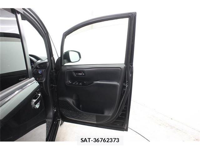 Toyota VOXY HYBRID 2017-09 7458811-29