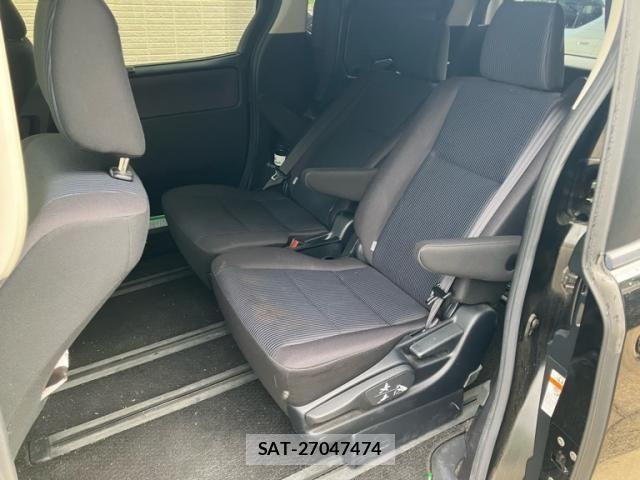 Toyota VOXY HYBRID 2017-04 7458810-10