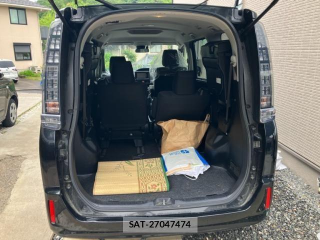 Toyota VOXY HYBRID 2017-04 7458810-13