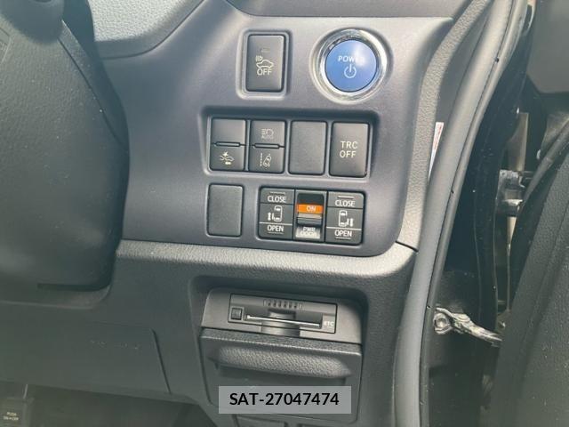 Toyota VOXY HYBRID 2017-04 7458810-14