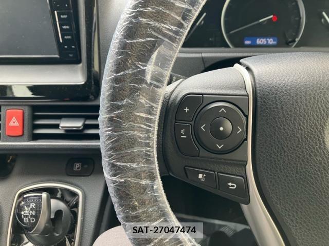 Toyota VOXY HYBRID 2017-04 7458810-17
