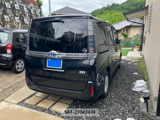 Toyota VOXY HYBRID 2017-04 7458810-1