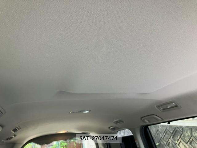 Toyota VOXY HYBRID 2017-04 7458810-21