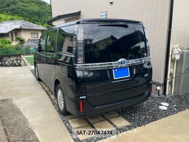 Toyota VOXY HYBRID 2017-04 7458810-3