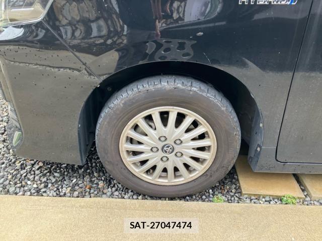 Toyota VOXY HYBRID 2017-04 7458810-5