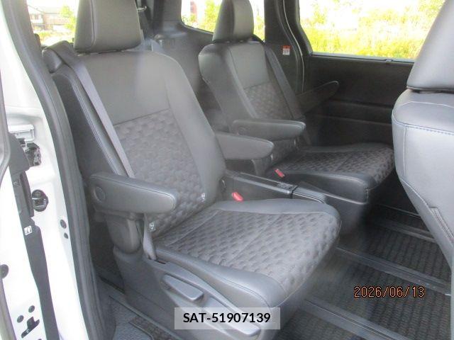 Toyota VOXY HYBRID 2025-03 7458779-10