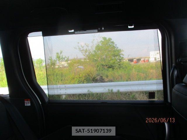 Toyota VOXY HYBRID 2025-03 7458779-11