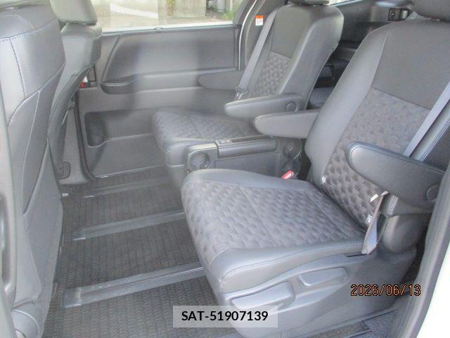 Toyota VOXY HYBRID 2025-03 7458779-17