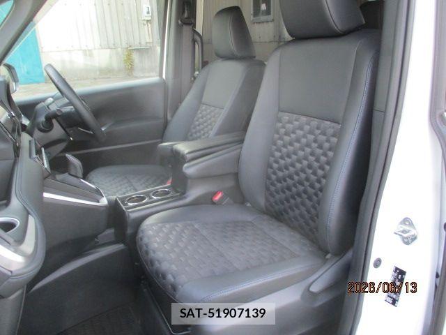 Toyota VOXY HYBRID 2025-03 7458779-19