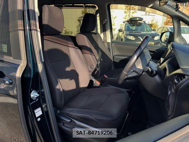 Toyota VOXY HYBRID 2016-03 7458803-9