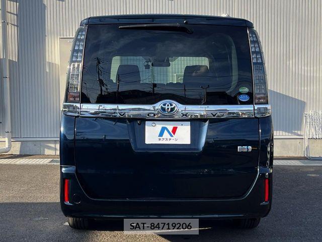 Toyota VOXY HYBRID 2016-03 7458803-17
