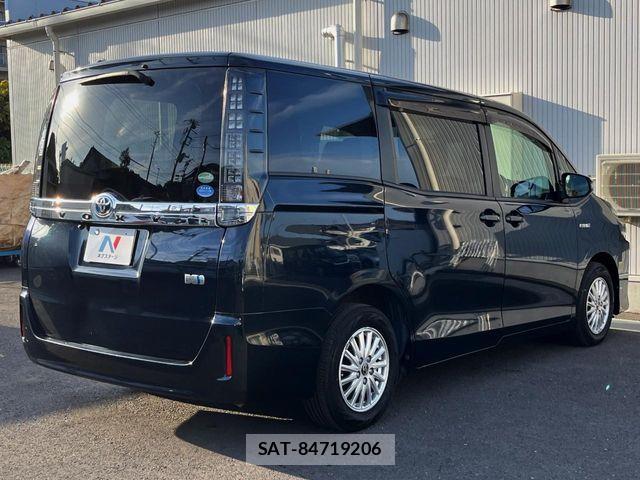 Toyota VOXY HYBRID 2016-03 7458803-19