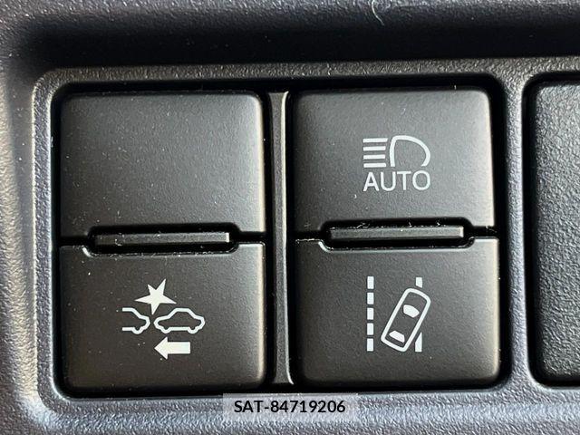 Toyota VOXY HYBRID 2016-03 7458803-5