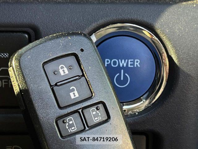 Toyota VOXY HYBRID 2016-03 7458803-6