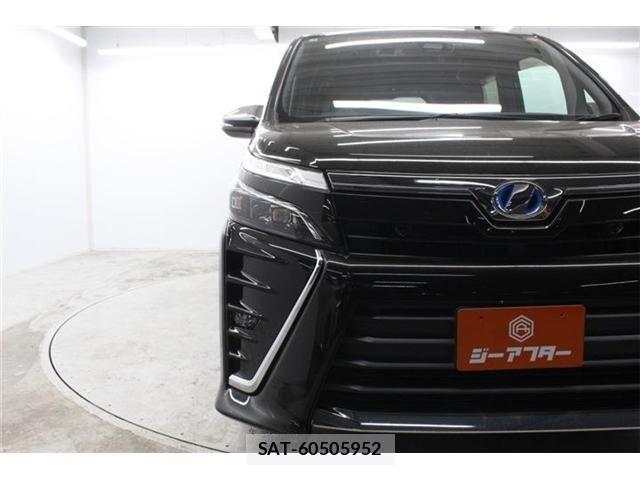 Toyota VOXY HYBRID 2018-10 7458801-10