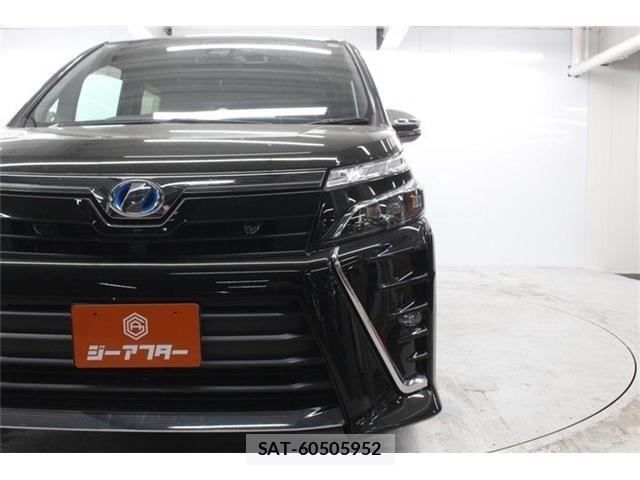 Toyota VOXY HYBRID 2018-10 7458801-13