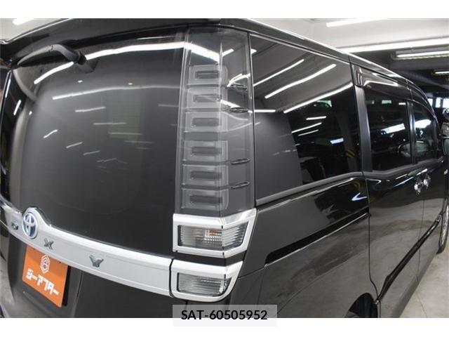 Toyota VOXY HYBRID 2018-10 7458801-18