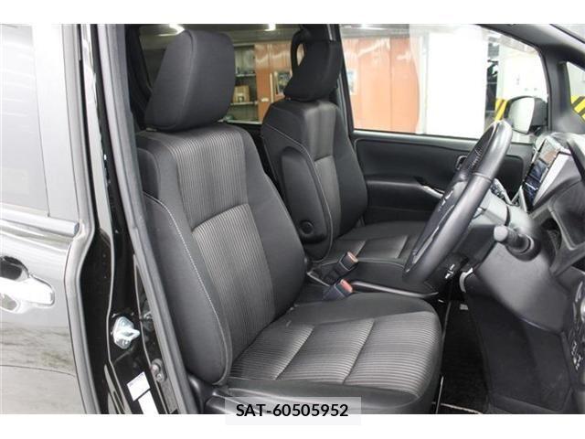 Toyota VOXY HYBRID 2018-10 7458801-26