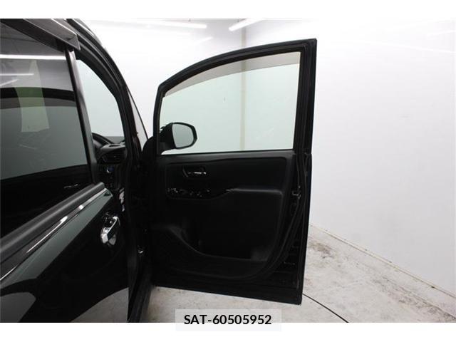 Toyota VOXY HYBRID 2018-10 7458801-29