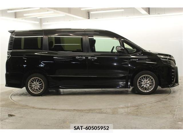 Toyota VOXY HYBRID 2018-10 7458801-3