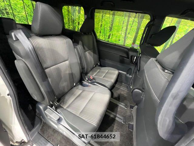 Toyota VOXY HYBRID 2020-02 7458798-9