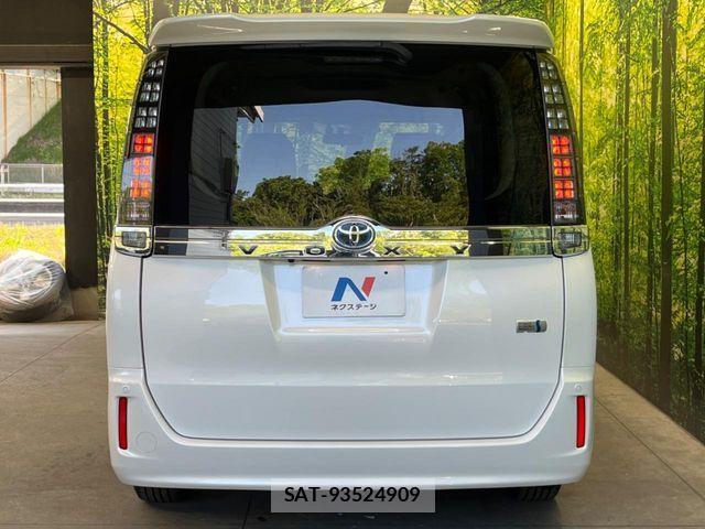 Toyota VOXY HYBRID 2014-03 7458814-15
