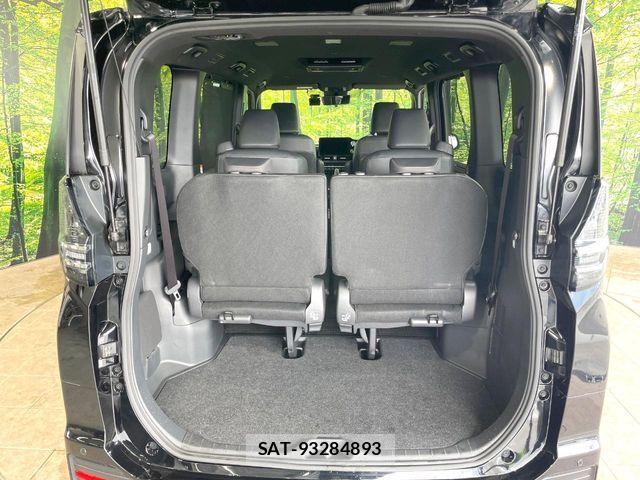 Toyota VOXY HYBRID 2022-07 7458790-10