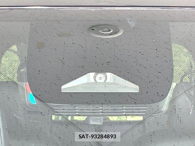 Toyota VOXY HYBRID 2022-07 7458790-3