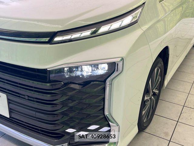 Toyota VOXY HYBRID 2022-09 7458789-12