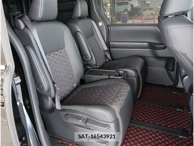 Toyota VOXY HYBRID 2025-02 7458773-12