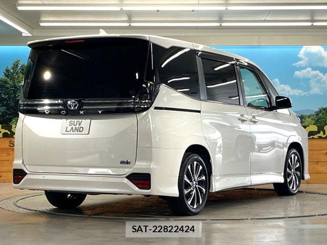Toyota VOXY HYBRID 2023-06 7458791-16