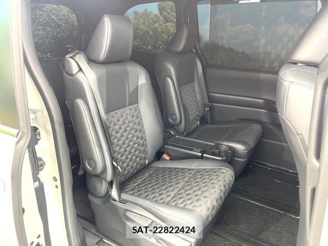 Toyota VOXY HYBRID 2023-06 7458791-8