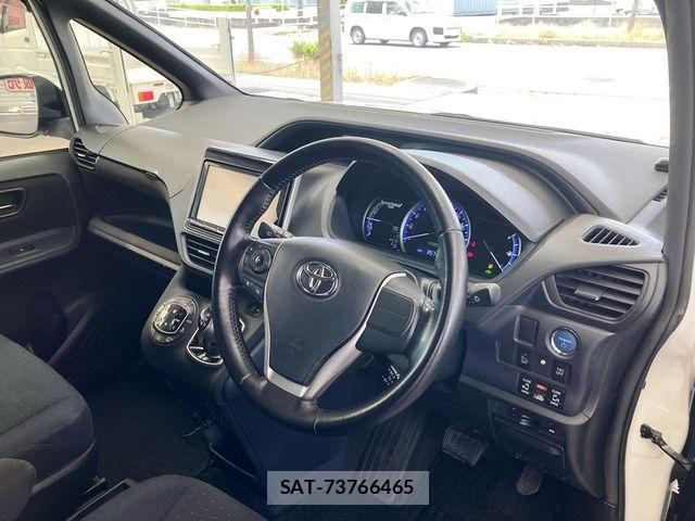 Toyota VOXY HYBRID 2014-10 7458812-10