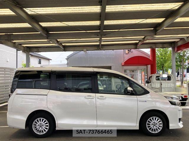 Toyota VOXY HYBRID 2014-10 7458812-3
