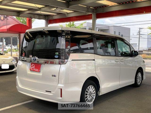 Toyota VOXY HYBRID 2014-10 7458812-4