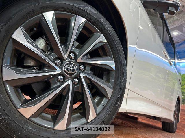 Toyota VOXY HYBRID 2024-02 7458771-13